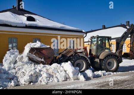 Operazione di rimozione della neve nella Fortezza di Lappeenranta, Finlandia Foto Stock