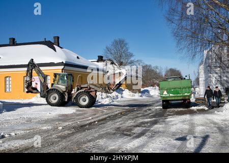 Operazione di rimozione della neve nella Fortezza di Lappeenranta, Finlandia Foto Stock