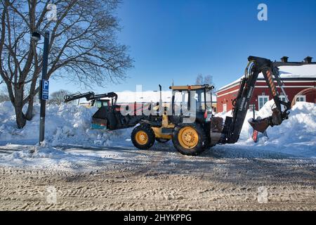 Operazione di rimozione della neve nella Fortezza di Lappeenranta, Finlandia Foto Stock