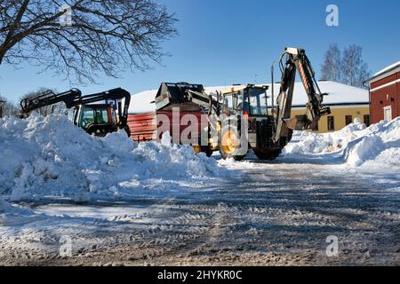 Operazione di rimozione della neve nella Fortezza di Lappeenranta, Finlandia Foto Stock