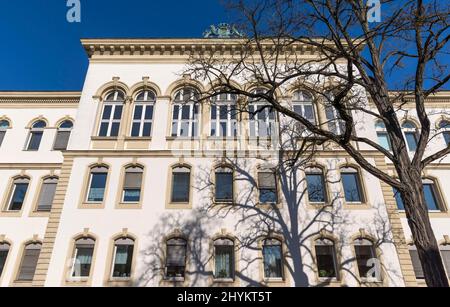 Il disordine degli ex ufficiali della Nuova caserma di fanteria intorno al 1890/1900, con stemma bavarese, oggi edificio universitario, Erlangen, Middle Foto Stock