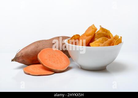 Patate dolci (Ipomoea batatatatas) e crocchette dolci nella pelle Foto Stock