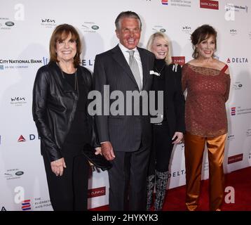 Linda Gray, George Hamilton, Kelly Day e Michele Lee hanno partecipato alla ricezione della Elizabeth Taylor AIDS Foundation tenutasi presso l'Atelier Mark Zunino a Beverly Hills, California Foto Stock