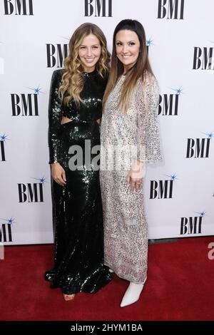 Natalie Hemby e Catie Offerman ai BMI Country Awards 2019 che si sono tenuti presso la sede centrale del BMI il 12 novembre 2019 a Nashville, TN. Foto Stock