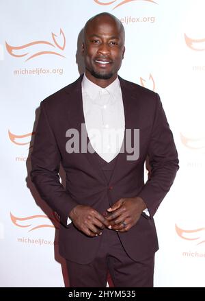 Akbar Gbajabiamila ha partecipato al gala della Fondazione Michael J. Fox 2019 'Una cosa divertente è successo sulla strada per Cure Parkinson' tenuto all'Hilton New York il 16 novembre 2019 a New York City, NY Foto Stock