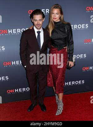 Tom Payne e Jennifer Akerman partecipano 13th all'annuale CNN Heroes: Un tributo All-Star tenuto al Museum of Natural History il 8 dicembre 2019 a New York. Foto Stock