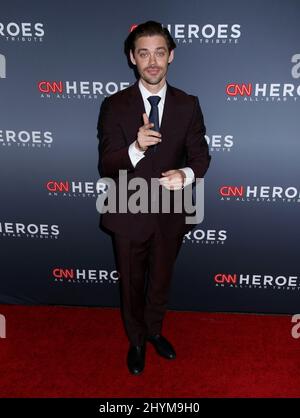 Tom Payne partecipa al 13th annuale CNN Heroes: Un tributo All-Star tenuto al Museum of Natural History il 8 dicembre 2019 a New York. Foto Stock
