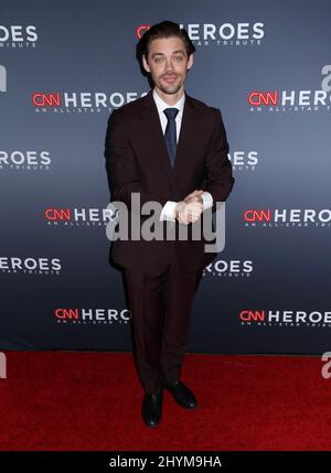 Tom Payne partecipa al 13th annuale CNN Heroes: Un tributo All-Star tenuto al Museum of Natural History il 8 dicembre 2019 a New York. Foto Stock