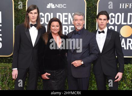 Dylan Brosnan, Keely Shaye Smith, Pierce Brosnan e Paris Brosnan in occasione dei Golden Globe Awards 77th che si sono tenuti al Beverly Hilton Hotel il 5 gennaio 2020 a Beverly Hills, Los Angeles. Foto Stock