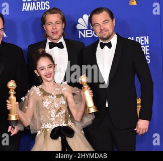 Julia Butters, Brad Pitt e Leonardo DiCaprio nella sala stampa al Golden Globe Awards 2020 al Beverly Hilton Hotel Foto Stock