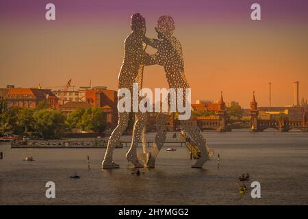 Molecule Man, Sprea, Treptow, Treptow-Koepenick, Berlino, Germania Foto Stock