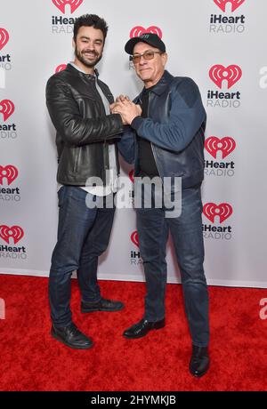 Jean-Claude Van Damme e Kris Van Damme arrivano al iHeartRadio Podcast Award 2020 all'iHeartRadio Theatre di Los Angeles il 17 gennaio 2020 a Burbank, USA. Foto Stock