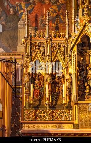 Altare dettaglio im Innenraum der Heilig-Blut-Basilika in Brügge, Belgien | Basilica del Sacro sangue altare dettaglio, Bruges, Belgio Foto Stock