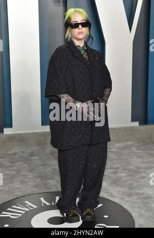 Billie Eilish partecipa al Vanity Fair Oscar Party 2020 che si tiene presso il Walis Annenberg Center for the Performing Arts di Beverly Hills, California Foto Stock