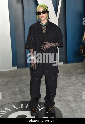 Billie Eilish partecipa al Vanity Fair Oscar Party 2020 che si tiene presso il Walis Annenberg Center for the Performing Arts di Beverly Hills, California Foto Stock