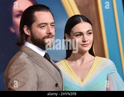 Richard Rankin e Sophie Skelton frequentano la stagione cinque prima di Outlander a Los Angeles, California Foto Stock