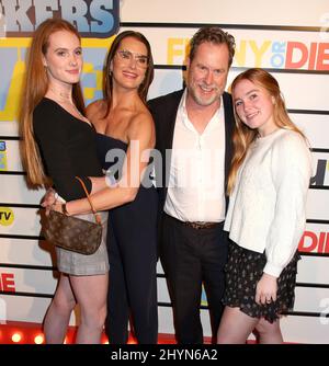 Brooke Shields, Chris Henchy, la figlia Rowan Henchy & la figlia G che frequenta l'impraticabile Jokers: The Movie Special Screening, tenuto presso l'AMC Lincoln Square, New York, USA martedì 18 febbraio 2020. Foto Stock