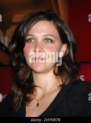 Maggie Gyllenhaal firma copie del suo DVD 'Sherrybaby' alla libreria Border di Hollywood. Foto: UK Stampa Foto Stock