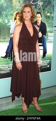 Elizabeth Perkins partecipa alla "Must Love Dogs" US Premiere a Hollywood. Foto: UK Stampa Foto Stock