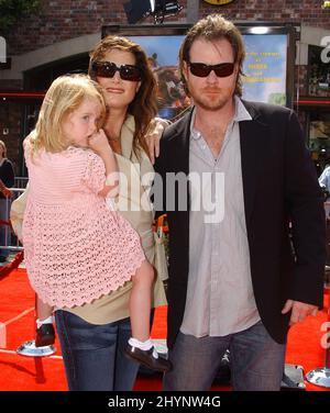 Brooke Shields, Chris Henchy e la figlia Rowan partecipano alla "Over the Hedge" Los Angeles Premiere. Foto: UK Stampa Foto Stock