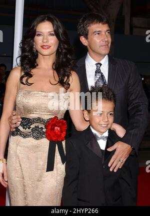 Catherine Zeta-Jones, Antonio Banderas e Adrian Alonso partecipano al "The Legend of Zorro" Los Angeles Premiere al Teatro Orpheum. Foto: UK Stampa Foto Stock