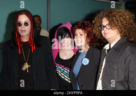 OZZY, SHARON, JACK & KELLY OSBOURNE PARTECIPANO ALLA "SCHOOL OF ROCK" PREMIERE DI HOLLYWOOD. IMMAGINE: STAMPA UK Foto Stock