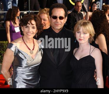 BROOKE ADAMS, TONY SHALHOUB & DAUGHTER PARTECIPANO AL 9TH ANNUALE SCREEN ACTORS GUILD AWARDS PRESSO IL SHRINE AUDITORIUM DI LOS ANGELES. IMMAGINE: STAMPA UK Foto Stock