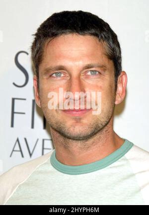 Gerard Butler partecipa al lancio della linea di abbigliamento EDUN e al ricevimento in-store al Saks Fifth Avenue Men's Store, Beverly Hills. Foto: UK Stampa Foto Stock