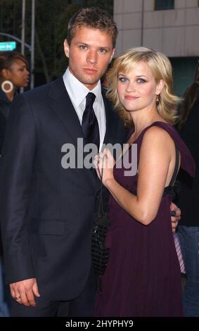 Reese Witherspoon e Ryan Phillippe partecipano al 'Crash' Los Angeles Premiere. Foto: UK Stampa Foto Stock