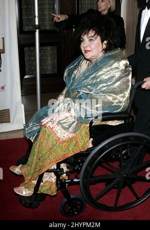 Elizabeth Taylor partecipa ai BAFTA/LA Cunard Britannia Awards 2005 a Beverly Hills. Foto: UK Stampa Foto Stock