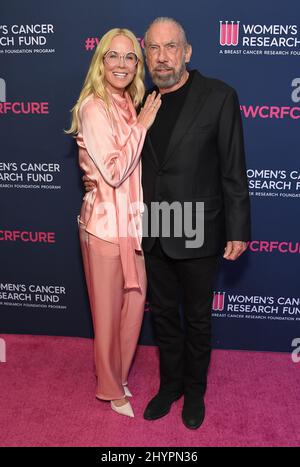 John Paul DeJoria ed Eloise DeJoria assistono ad una serata indimenticabile in aiuto del Fondo di Ricerca sul cancro delle Donne a Los Angeles Foto Stock