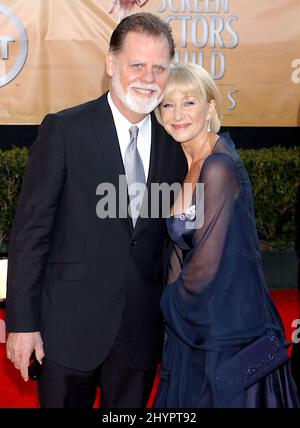 Helen Mirren & Taylor hackford partecipano ai 11th annuali Screen Actors Guild Awards di Los Angeles. Foto: UK Stampa Foto Stock