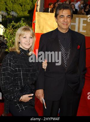 JOE MANTEGNA E LA MOGLIE ARLENE VRHEL PARTECIPANO AI PREMI ANNUALI PEOPLE'S CHOICE AWARDS 30TH IN CALIFORNIA. IMMAGINE: STAMPA UK Foto Stock