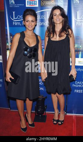 Penelope Cruz & Monica Cruz partecipano alla prima mondiale 'The Inquiry' all'Italia Film Festival di Hollywood. Foto: UK Stampa Foto Stock