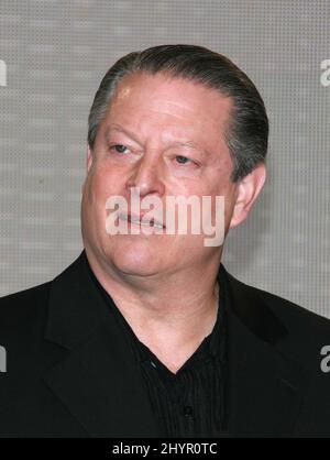 Al Gore annuncia il "Save Our Selves" Global Climate Crisis Campaign Concert, accompagnato da Cameron Diaz & Pharrell Williams, durante una conferenza stampa presso il California Science Center di Los Angeles. Foto: UK Stampa Foto Stock