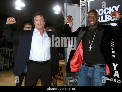 Sylvester Stallone e Antonio Tarver partecipano alla prima mondiale 'Rocky Balboa' al Teatro Cinese di Grauman. Foto: UK Stampa Foto Stock