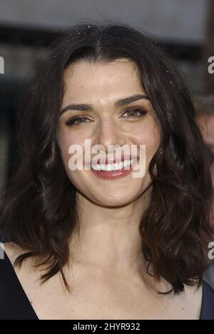 Rachel Weisz arriva alla prima 'Fred Claus' che si tiene al Mann Chinese Theatre di Hollywood, California. Foto Stock