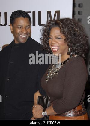 Oprah Winfrey arriva alla prima dei grandi debitori all'Arclight Cinerama Dome di Hollywood, Los Angeles. Foto Stock