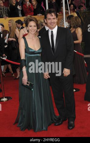 Diane Lane e Josh Brolin arrivano al 14th Annual Screen Actors Guild Awards che si tiene presso il Shrine Auditorium di Los Angeles. Foto Stock