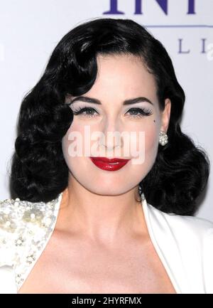 Dita von Teese partecipa al Clive Davis Pre-GRAMMY Party 2008 tenuto al Beverly Hilton Hotel di Los Angeles. Foto Stock