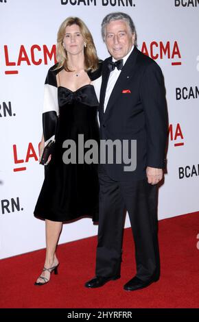 Tony Bennett e la moglie Susan Crow partecipano alla celebrazione di apertura del Broad Contemporary Art Museum a LACMA a Los Angeles, CA. Foto Stock