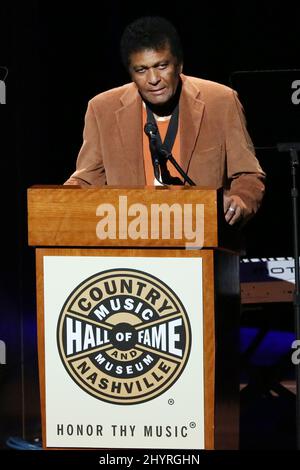 La leggenda del paese Charley Pride è morta sabato 12 dicembre 2020 a Dallas, Texas, di complicazioni da Covid-19 all'età di 86 anni. 27 ottobre 2013 Nashville, Tn. Cerimonia di meditazione Charley Pride tenutasi al CMA Theatre presso la Country Music Hall of Fame Foto Stock