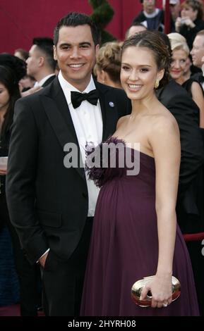 Jessica Alba e Cash Warren arrivano al 80th Annual Academy Awards (oscar) di Hollywood, California. Foto Stock