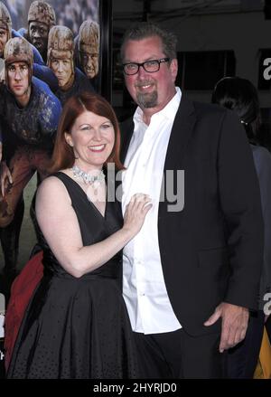 Kate Flannery e Chris Haston partecipano alla prima mondiale Leatherheads che si tiene al Grauman's Chinese Theatre di Hollywood Foto Stock