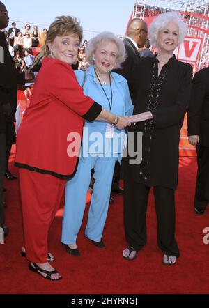 BEA Arthur, Rue McClanahan e Betty White partecipano ai "Premi TV Land" annuali 6th, Santa Monica. Foto Stock