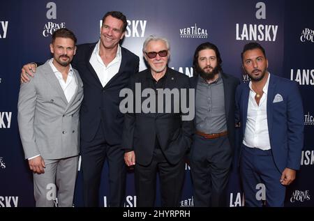 David Cade, David James Elliott, Harvey Keitel, John Magaro e Danny A. Abeckaser arrivo al Lansky Los Angeles Premiere all'Harmony Gold Theatre il 21 giugno 2021 a Los Angeles, California. Foto Stock