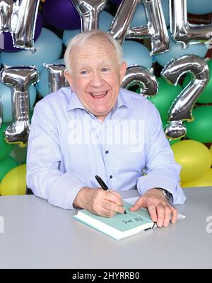 Leslie Jordan partecipa al libro di Leslie Jordan "How Y'all doing?: Misadventures and mischief from a Life Well Veed" firmato al Nordstrom Local West Village il 27 giugno 2021 a New York City, NY Foto Stock