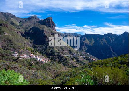 Montagne nel parco Rural de Teno vicino al villaggio isolato Masca a Tenerife, isole Canarie, Spagna in inverno Foto Stock