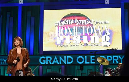 Reba McEntire si esibisce sul palco di Loretta Lynn's Friends: Hometown Rising Benefit Concerto con proventi a beneficio della United Way of Humphreys County il 13 settembre 2021 a Nashville, TN. Foto Stock