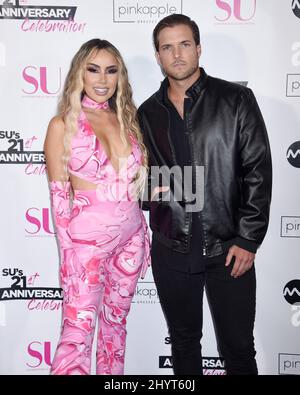 Lisa Opie e Jordan Kimball alla Supermodel Unlimited Magazine 21st Anniversary Celebration tenutasi ad Avalon Hollywood il 9 ottobre 2021 a Hollywood, California. Foto Stock